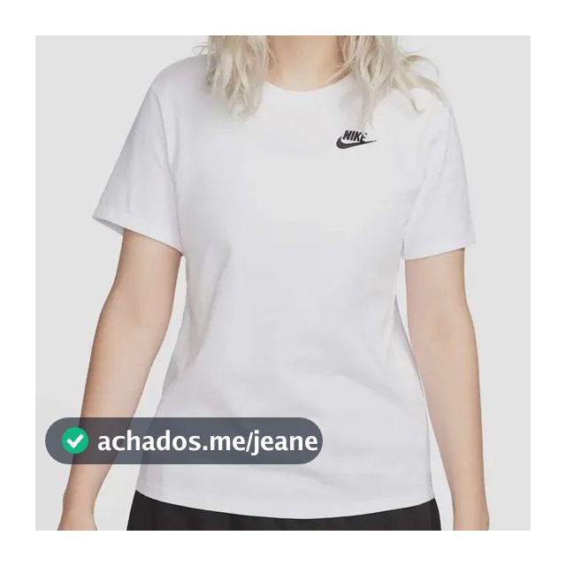 Camiseta Nike Sportswear Club Essentials Feminina
